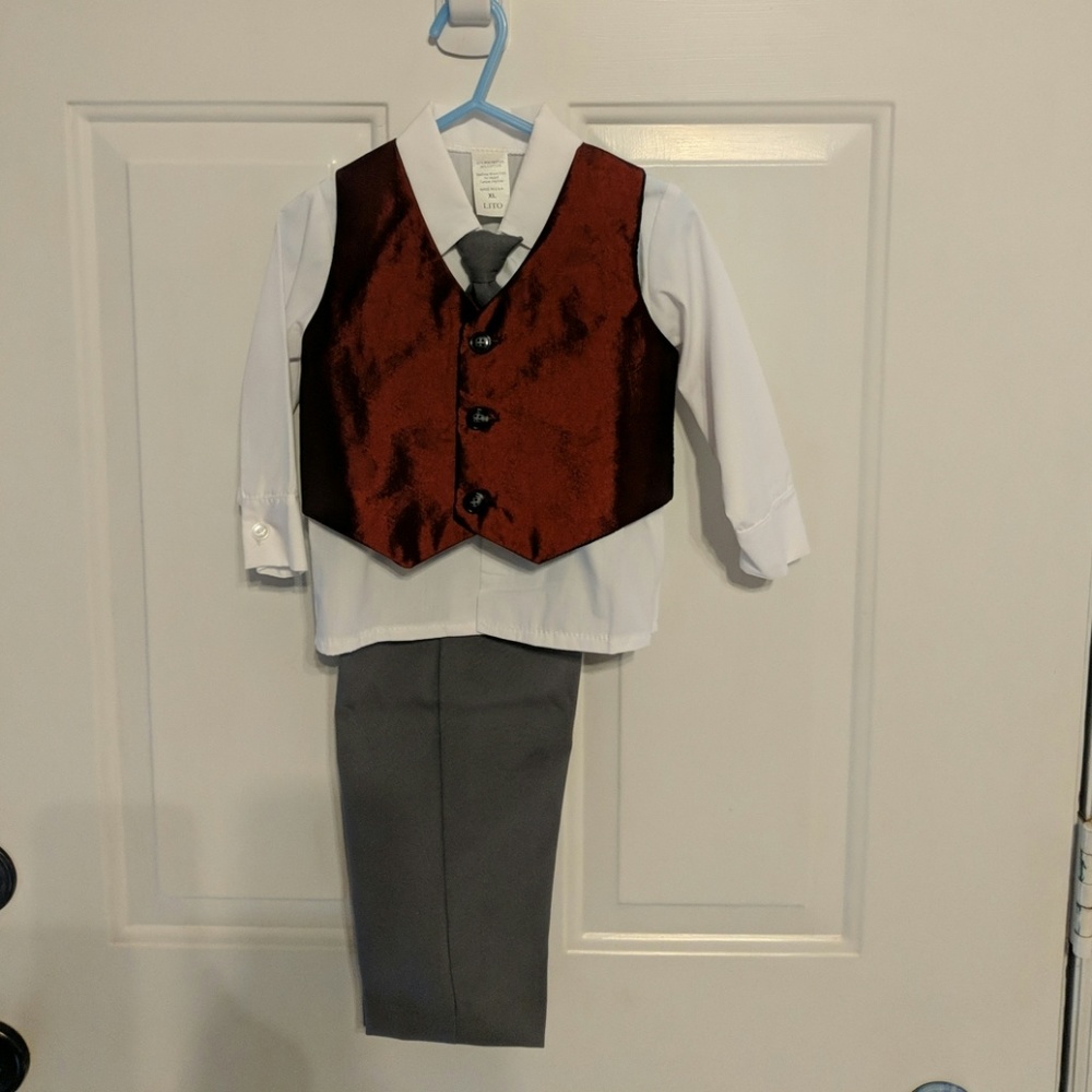 XL Toddler 4 piece suit (size like 3T)